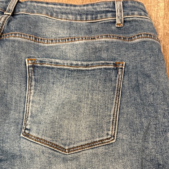 Chic Blue Pearl Flare Jeans - Picture 7 of 7